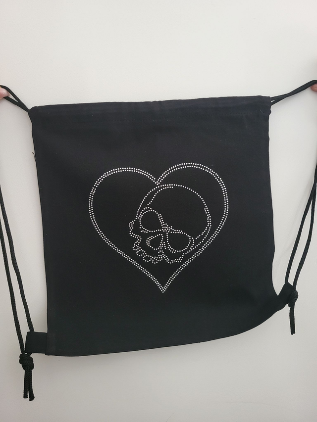 Sac noir avec lien coulissant avec dessin en strass