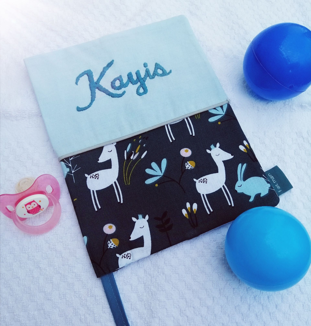 Carnet de santé (exemple) fait main brodé au prénom (sur commande)