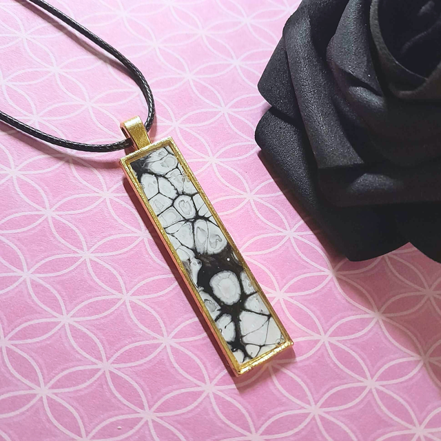 CASTILLE - Collier - Métal doré - Noir et blanc