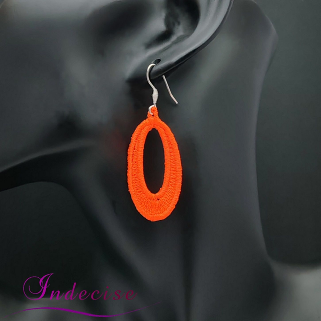 Boucles d'oreilles orange vif, broderie en machine - Créations issues de l'artisanat français par Indecise