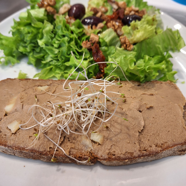 R) Tartine et salade gourmande