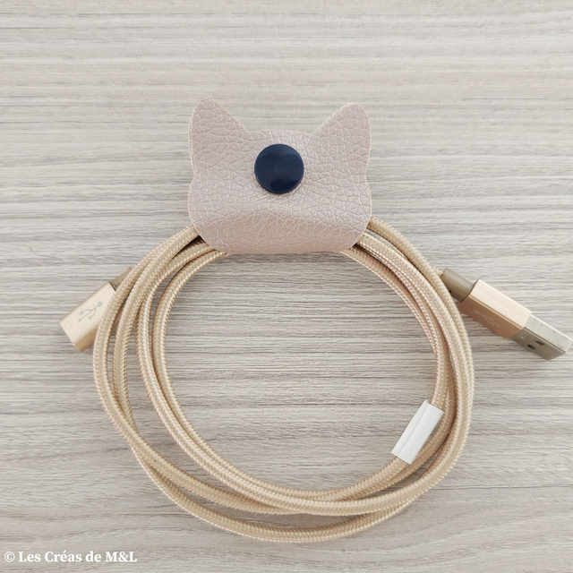 Attache câble CHAT Rose