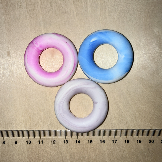 Anneau rond marbré 4,2 cm aléatoire 