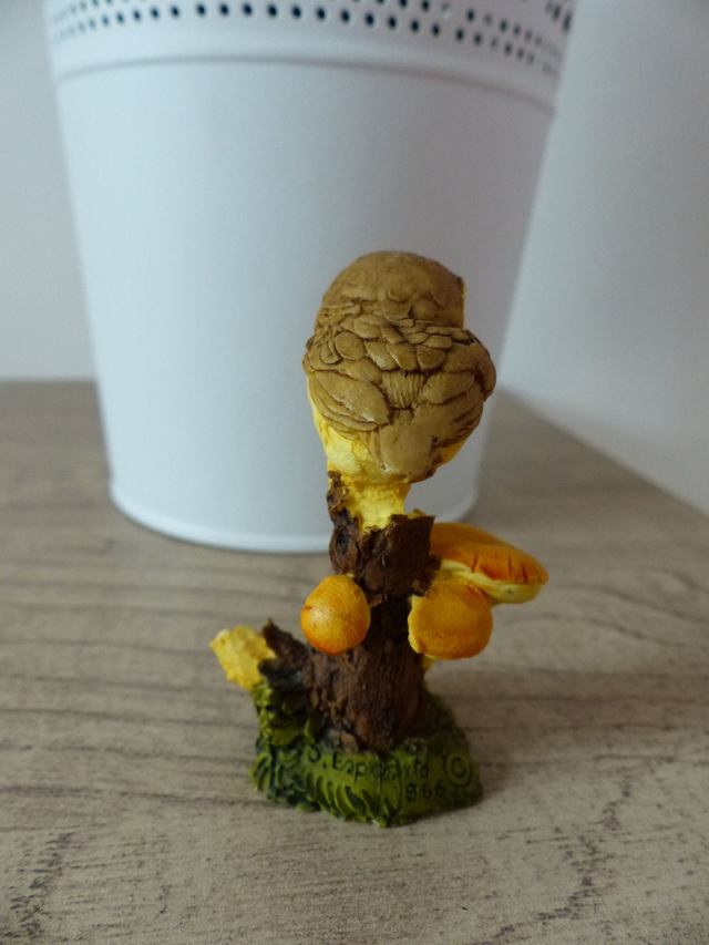 Artefice Ottanta Italie Vintage chouette miniature sur branche, sculpture chouette et champignons en céramique, collection peint à la main