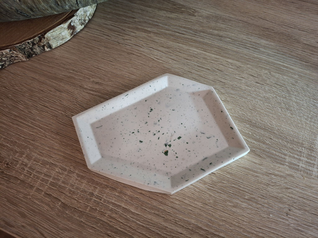 Plat hexagonal asymétrique