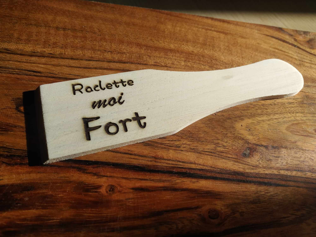Spatule à raclette gravée
