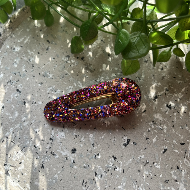 Barrette multicolore à paillettes 