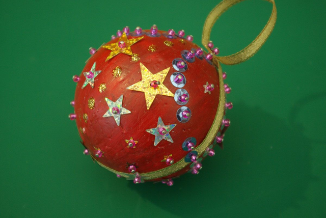 870.04-Boule rouge diamètre 6,5 cm