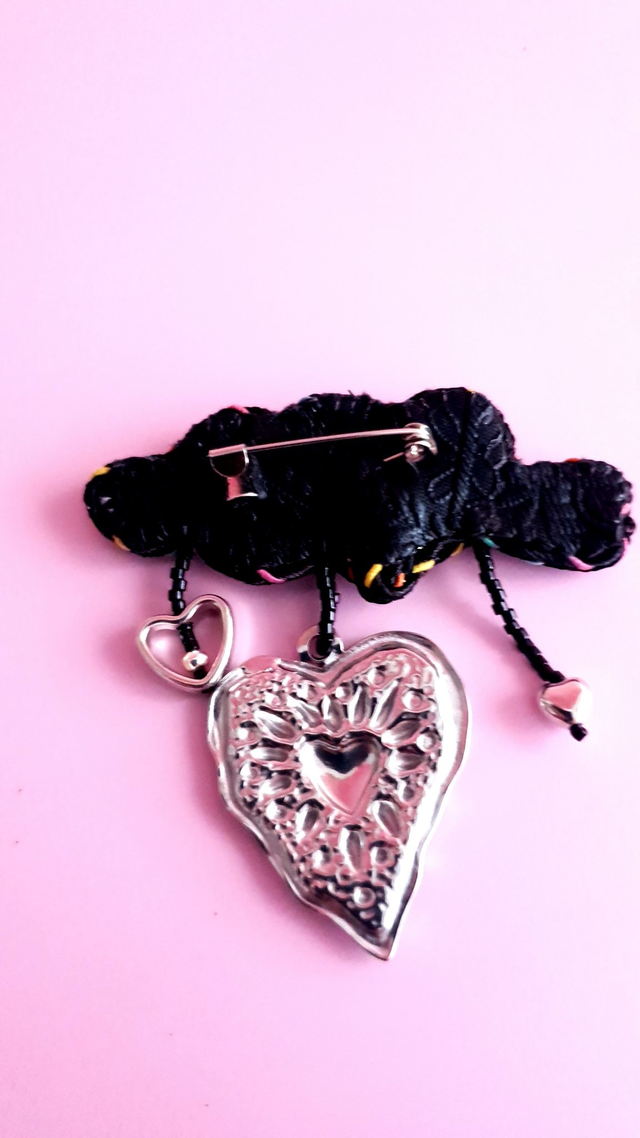 Broche Coups de coeur noir et argenté