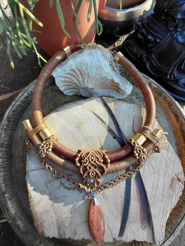 Collier torque Pierre de Soleil