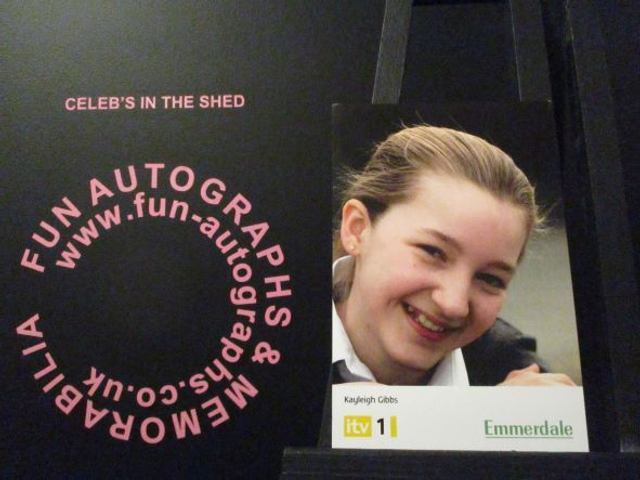 Lily Jane Steele (Kayleigh Gibbs) Original Emmerdale Yellow &amp; White Itv1 Logo Cast Card (SEE PIC)