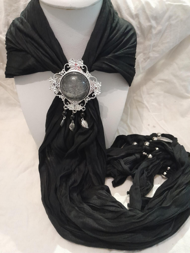 Foulard bijoux aimanté noir