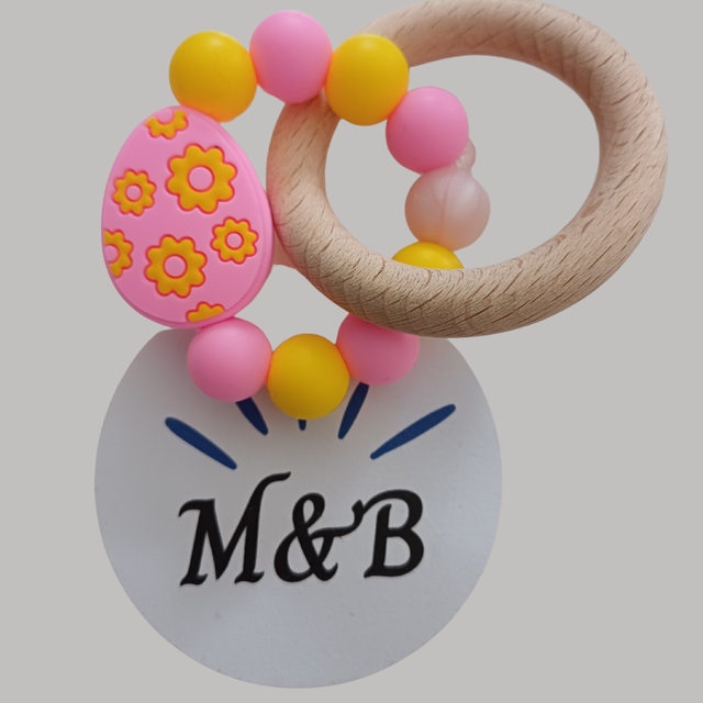 🔸 Anneau de dentition bois &amp; silicone – Oeuf rose fleur jaune 🥚