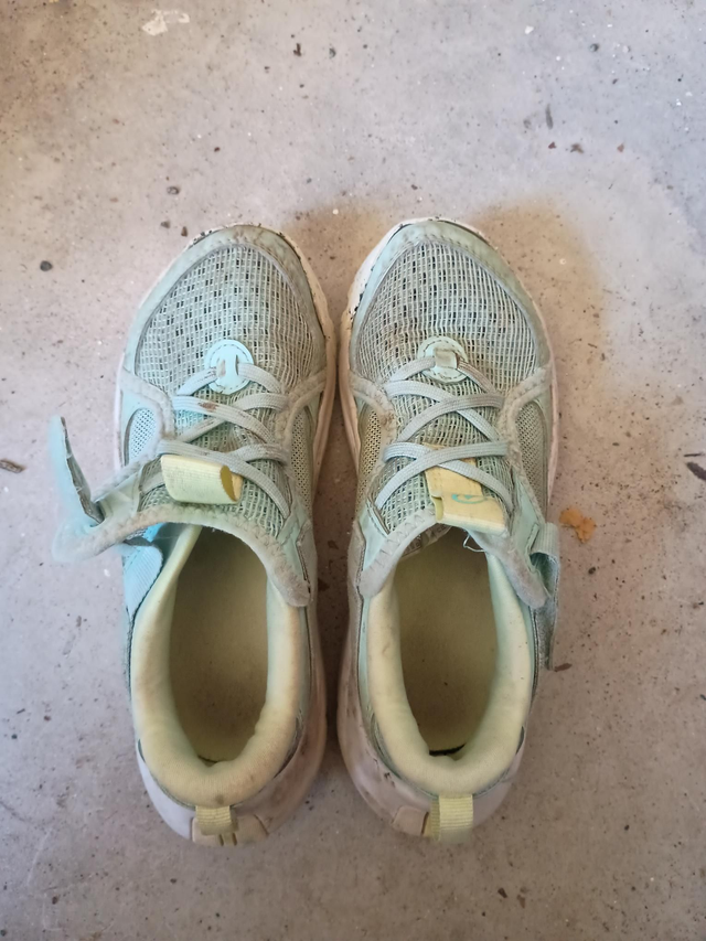 Decathlon 13C trainers velcro straps