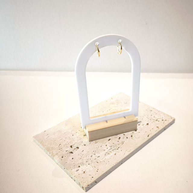 Boucles d’oreilles dorées 18K – Acier inox hypoallergénique – Personnalisables avec charm’s