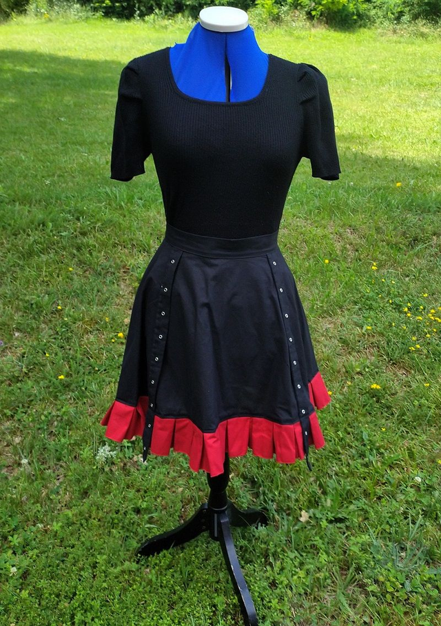 Jupe gothique coton rivets 