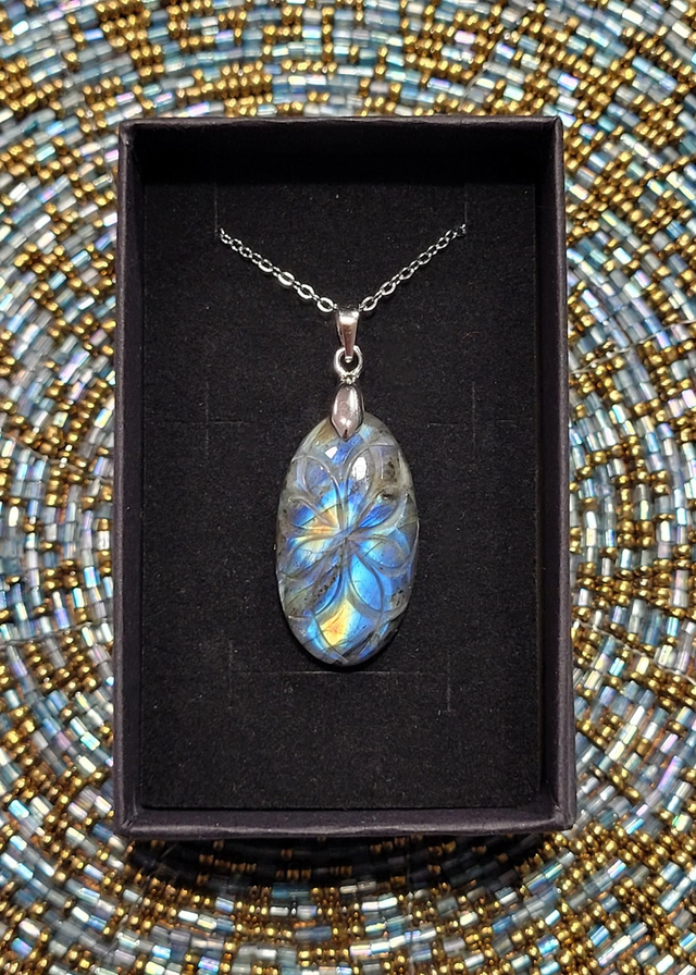 Pendentif Labradorite Gravée 