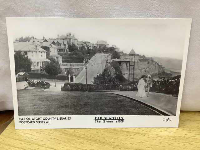 Old Shanklin, The Green, Isle of Wight, Isle of Wight County Libraries Postcard. Our Ref No. R608 £2.00