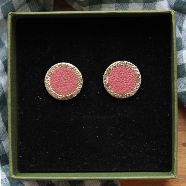 Boucles d’oreilles puces cuir rond  
