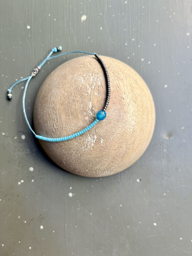 Bracelet minimaliste asymétrique gris foncé et turquoise