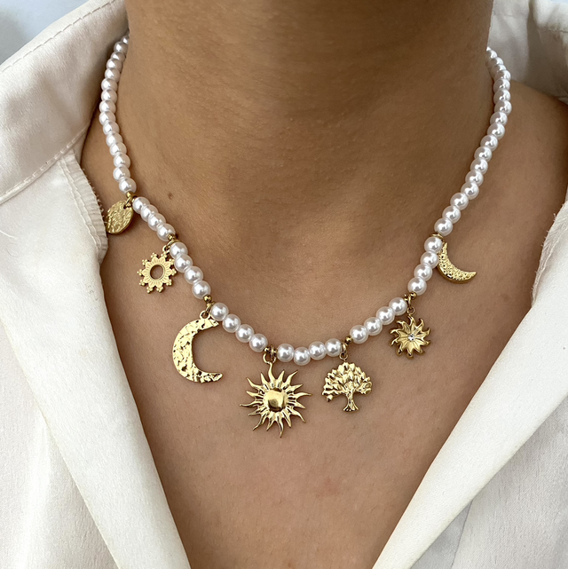 Collier perles breloques 