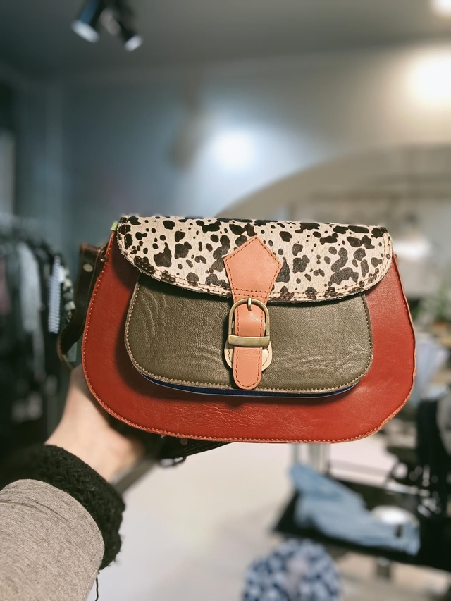 Mala em pele colorida 