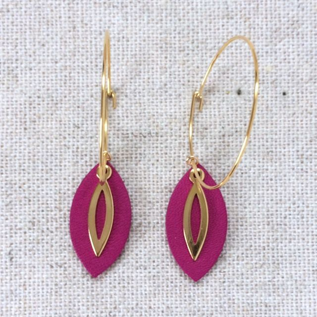 Boucles d’oreilles « Fugato » dorées, cuir violine