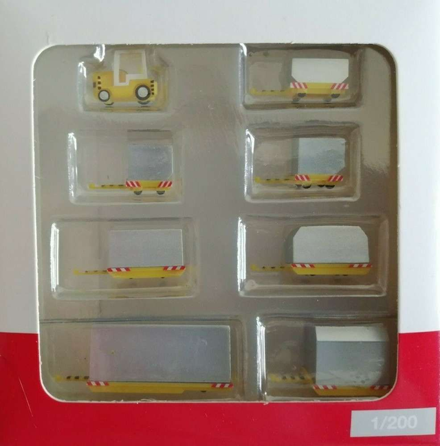 Container-Fahrzeuge 8-teilig, 1:200, Herpa