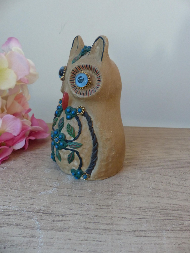 Sculpture Hibou en Terre Cuite Peinte à la Main – Figurine Artisanale Vintage avec Motifs Floraux, Décoration Originale Intérieur Naturel