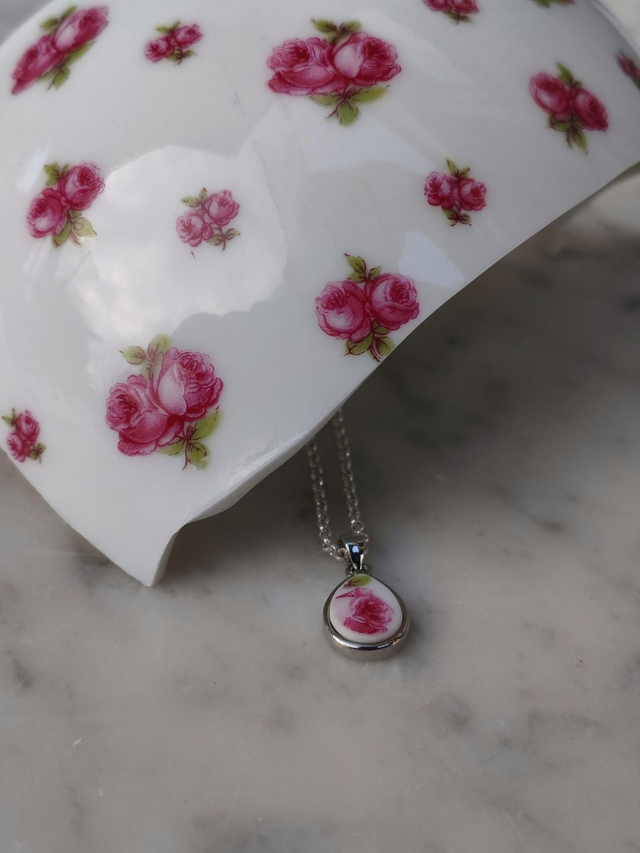 Collier simple goutte - porcelaine et laiton - porcelaine Pirkenhammer