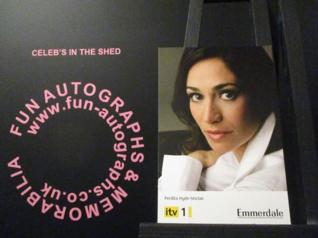 Georgia Slowe (Perdita Hyde-Sinclair) Original Emmerdale Yellow &amp; Black Itv1 Logo Cast Card