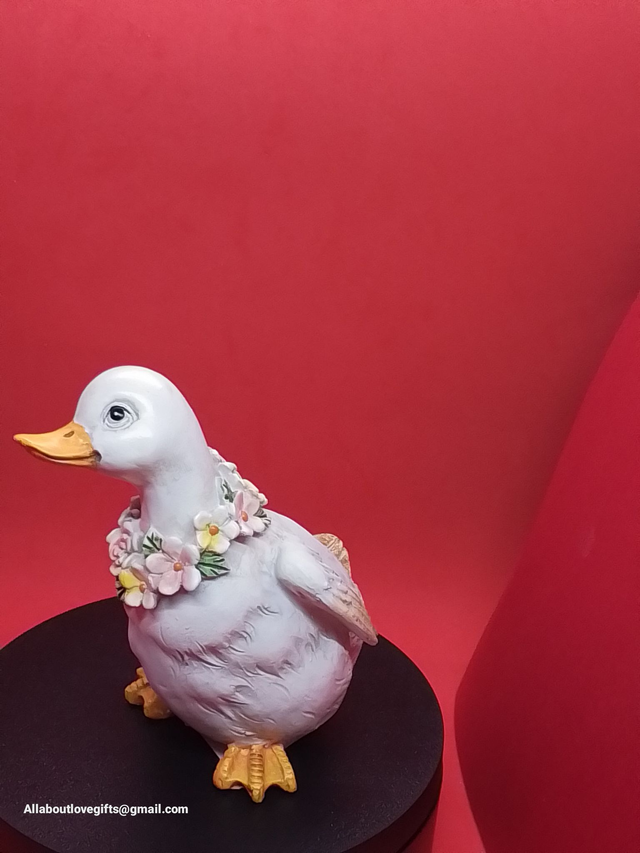 Beautiful Garden Garland Ducks.