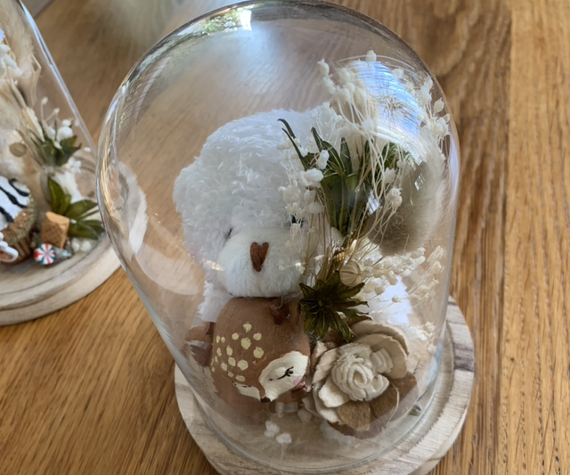 Ourson et cerf dormant 