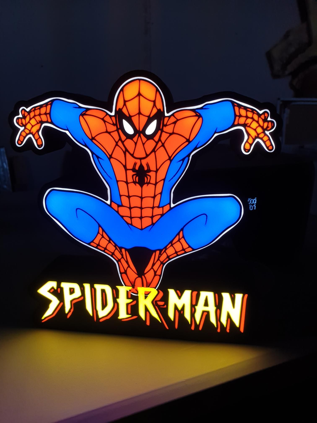 Lampe Spiderman écriture