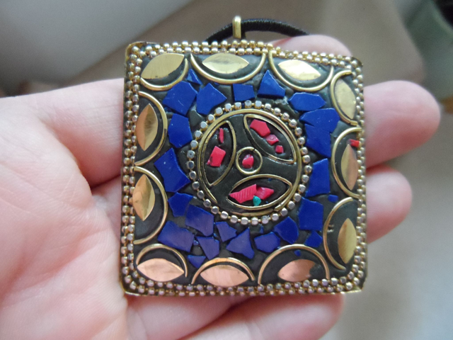 Collier grand médaillon style tibétain