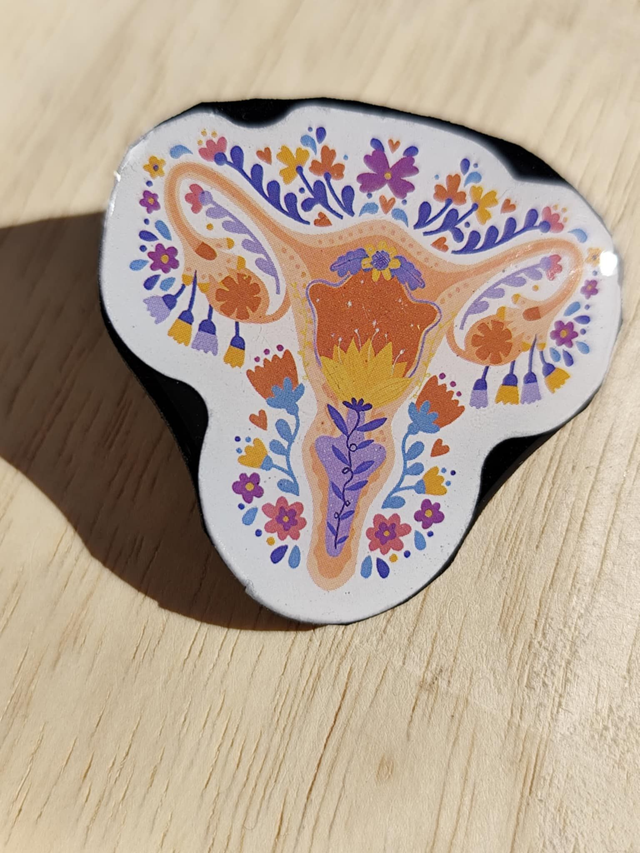 Pin's Utérus fleuris