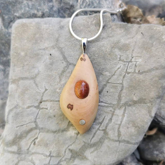 Pendentif en Bois de Cognassier, Gold Stone et Argent