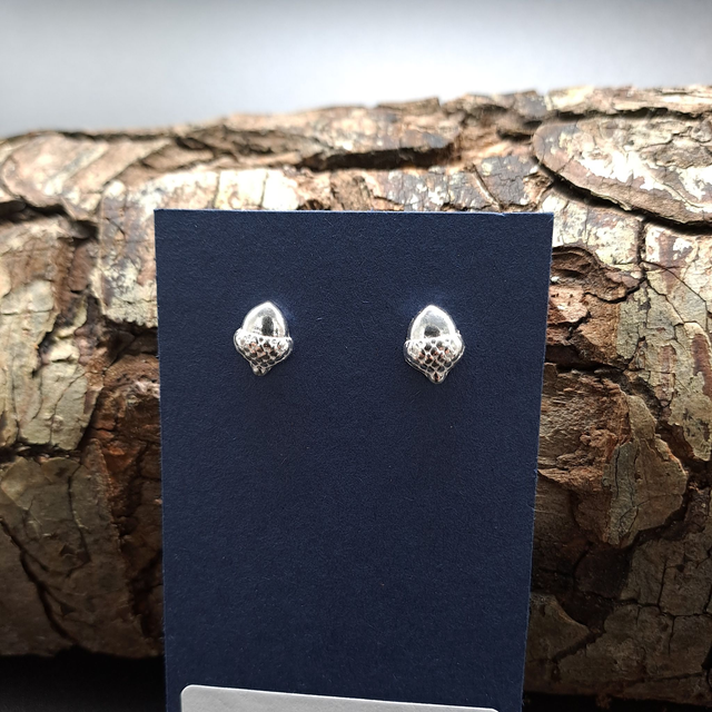Acorn stud earrings