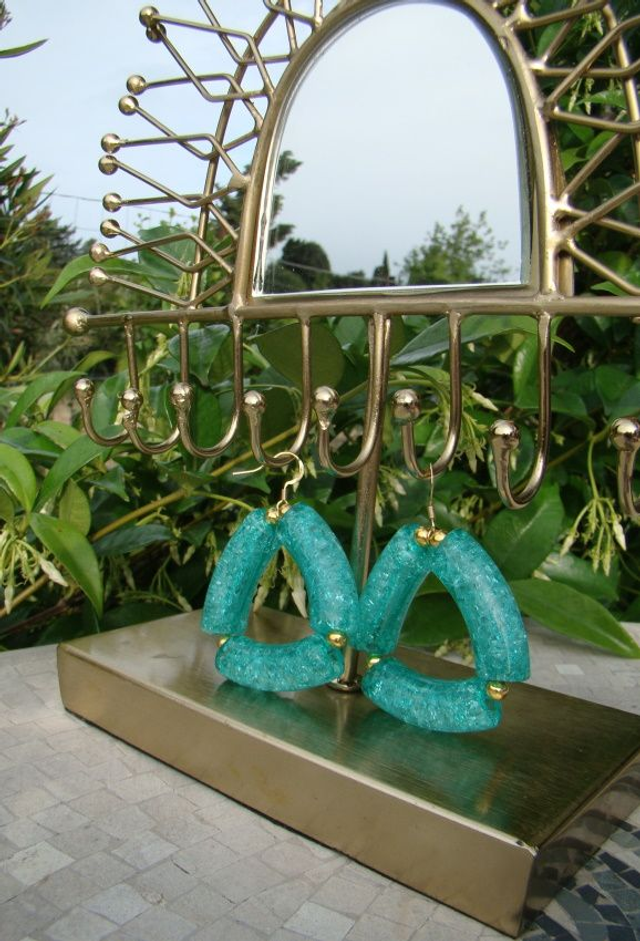 Boucles d&#039;oreilles perles tubes incurvées craquelées Roshanee Samudree Hara