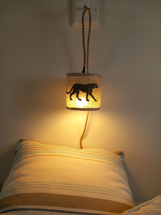Abat-jour lampe baladeuse en lin brodé - broderie Guépard diamètre 15 cm