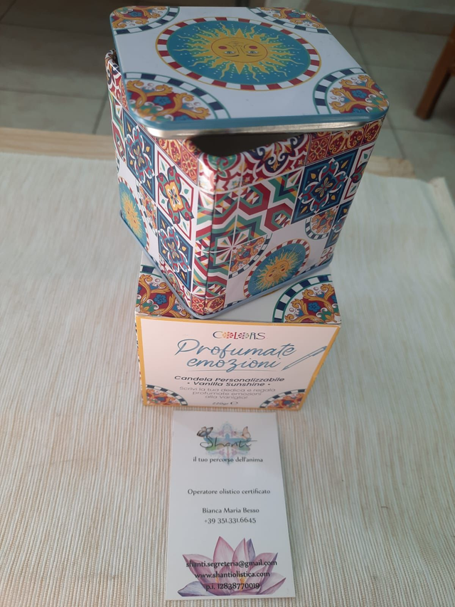 Candela quadrata in cera naturale di soia