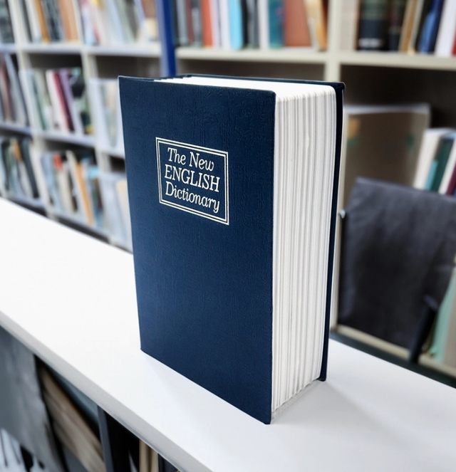 Petit coffre-fort en forme de livre