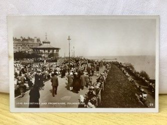 Leas Bandstand and Promenade, Folkestone, Kent . Unbranded Postcard. Our Ref No. R225 £2.35