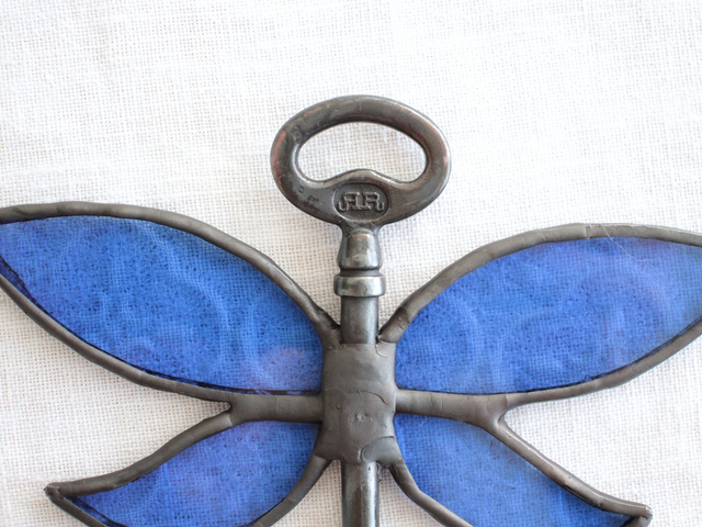 🗝️ Clé volante féerique "Mélusine" en vitrail