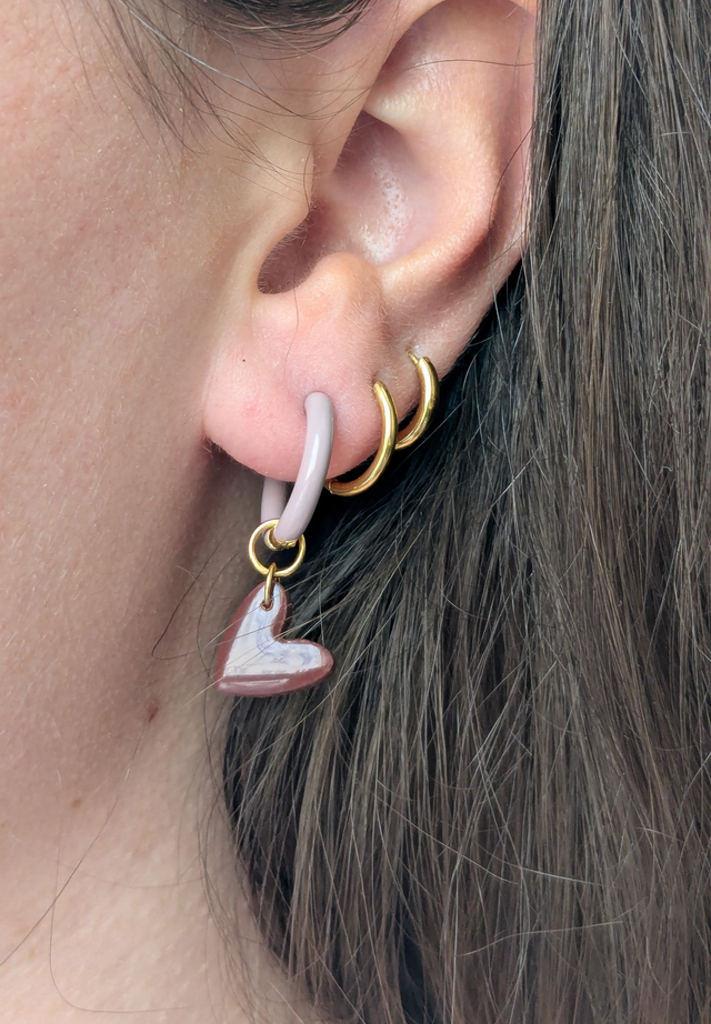 Créoles colorées à personnaliser avec les charms