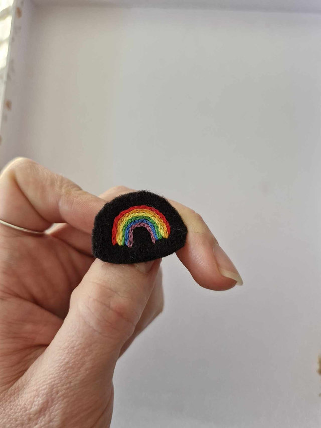 Broche arc-en-ciel