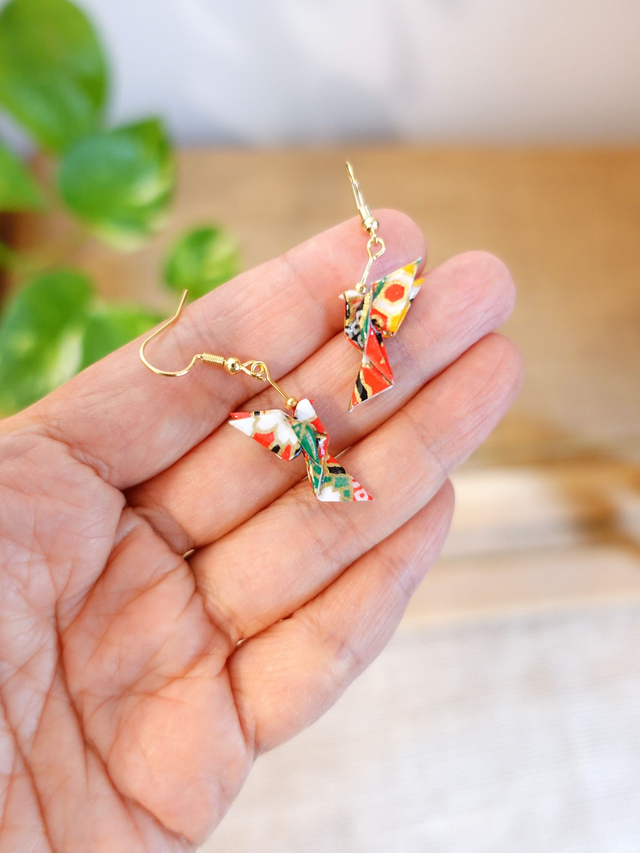Origami Colombe, oiseau / INOX doré / Boucles d&#039;oreilles / Papier japonais washi / Rouge, vert, or / Bijou japonais origami /