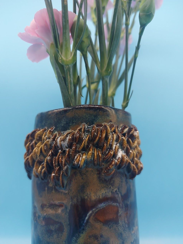 Muscles on a Coral Vase 1