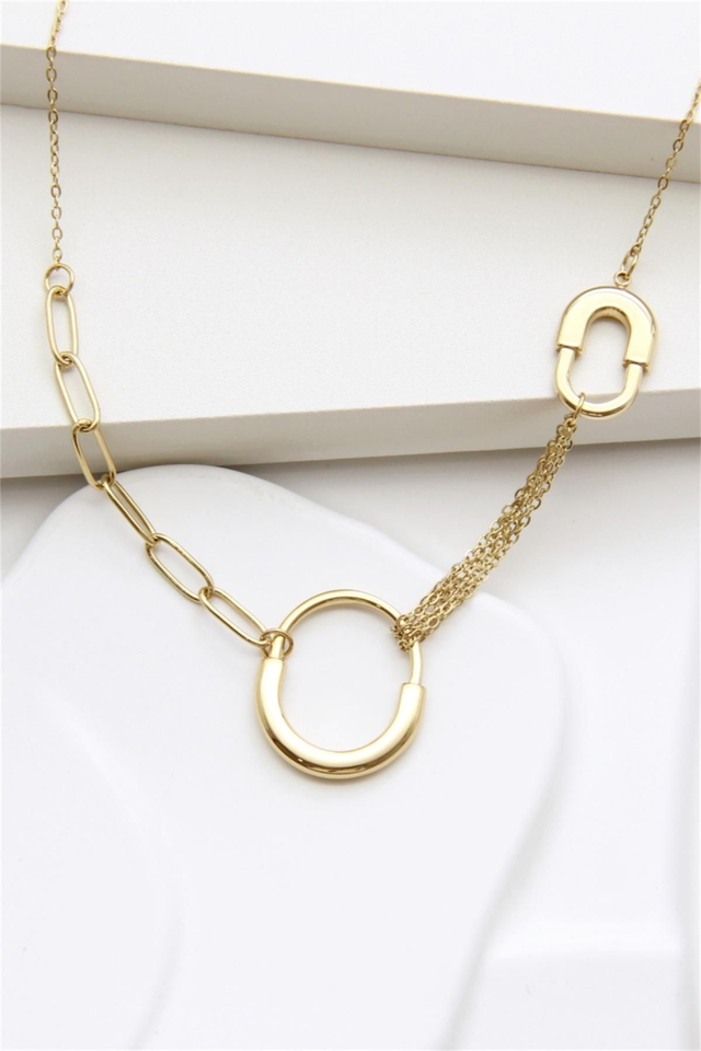 Collier chaîne moderne avec anneaux géométriques 