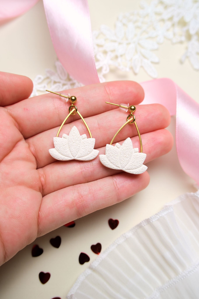 Pendientes loto blancos